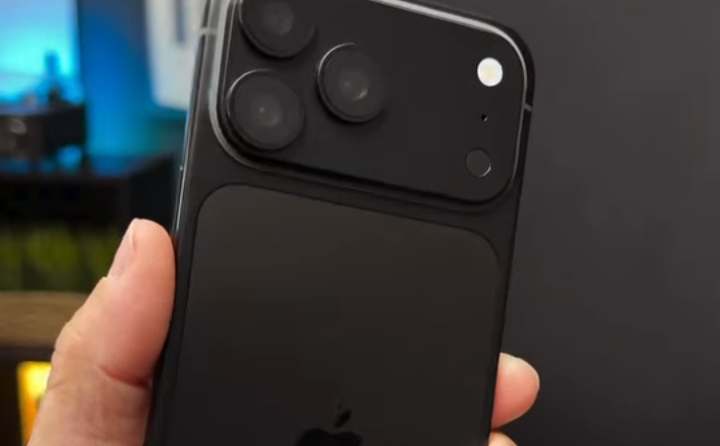 iPhone 18 Pro display with ProMotion OLED screen concept imag