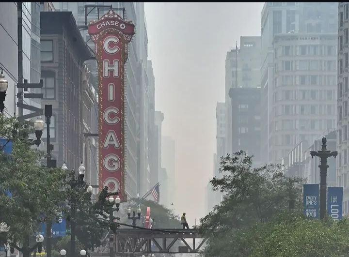 Canadian wildfire smoke map impacting Chicago AQI