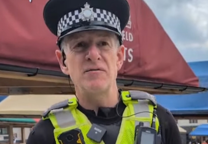Police officer speaking with local residents in Derbyshire