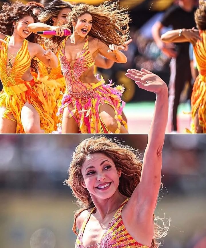 Fans watching the FIFA World Cup 2026 halftime entertainment.