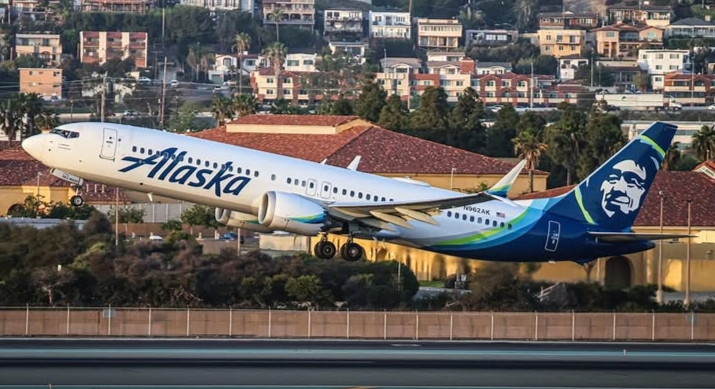 Alaska Airlines flight safely lands following emergency declaration