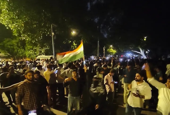 Peaceful student demonstration at Jantar Mantar with police security during the Delhi Parliament March.
