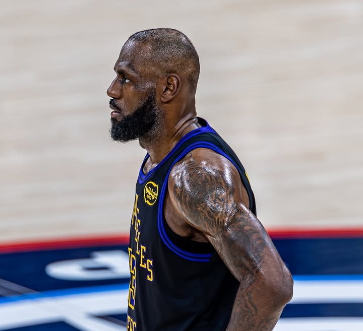 LeBron James during an NBA game as Philadelphia 76ers rumours continue.