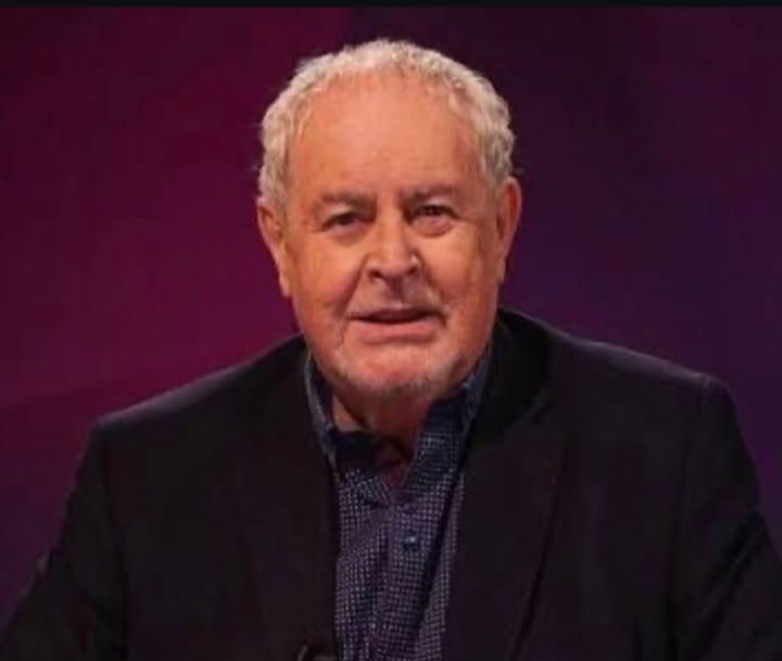 Gerry Kelly interviewing celebrity guests on the UTV studio stage.
