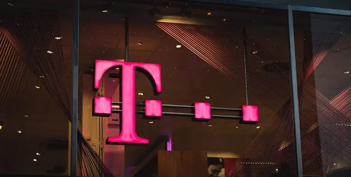 T-Mobile Outage Today: Why Your Phone Says SOS