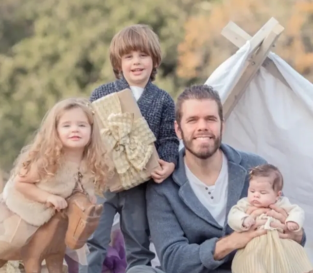 Perez Hilton online trend explained with social media reactions