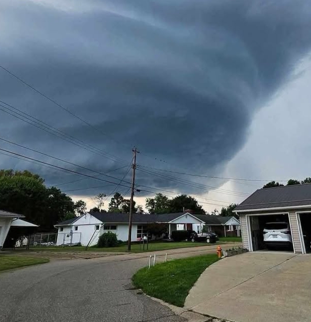 Tornado warning Chicago today as severe storms move through the area