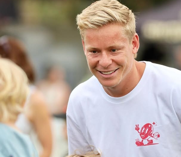 Isaac Heeney taking a spectacular mark for the Sydney Swans